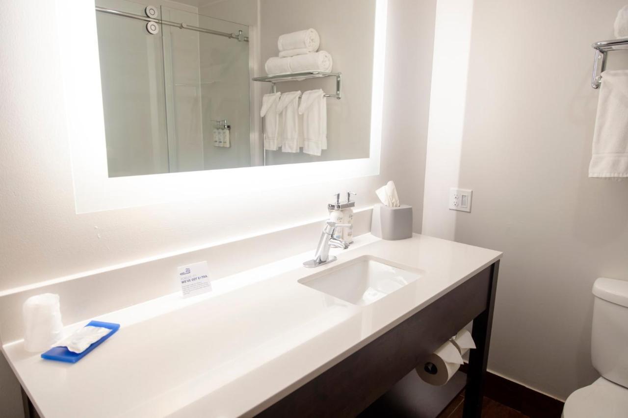 Holiday Inn Express Marshfield - Springfield Area By Ihg Exteriör bild
