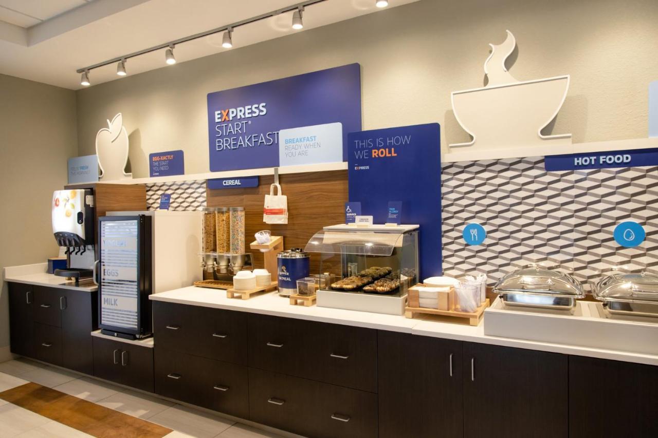 Holiday Inn Express Marshfield - Springfield Area By Ihg Exteriör bild