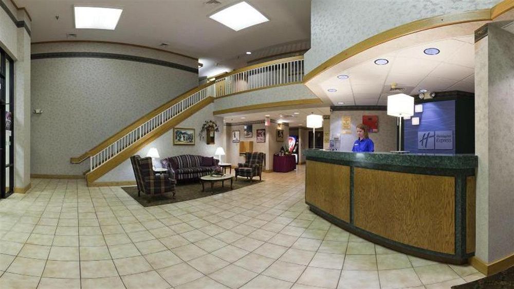 Holiday Inn Express Marshfield - Springfield Area By Ihg Exteriör bild